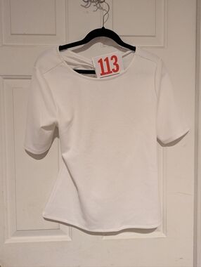 Lot 113 White Short Sleeve Top -Size Large
